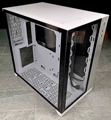 Lian Li PC-O11DW Tempered Glass Dynamic Midi Tower - White - Image 1 of 4