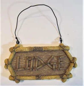 Small Lodge or Cabin Bathroom or Bedroom Wall Hanging Novelty Plaque Wood Look - Picture 1 of 3
