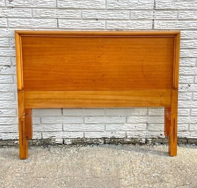 罕见复古中世纪现代山核桃双尺寸床头板 — 第 1/4 张图片