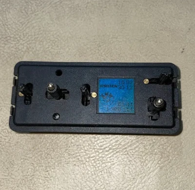 Interruptor de ajuste de asiento trasero derecho BMW - 61-31-1-388-114 - para 525i, 530i, 535i y más Foto 1 de 4