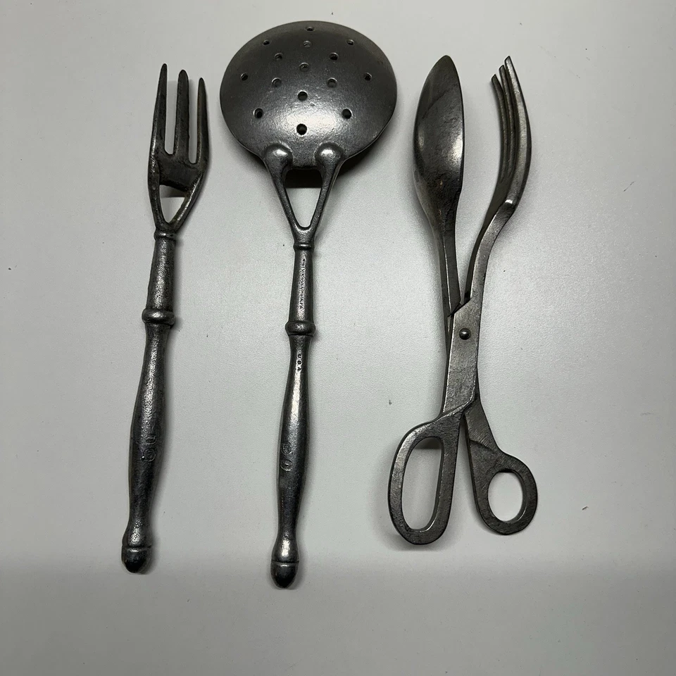 De colección Wilton Columbia PA EE. UU. Grande Armetale Peltre Skimmer Cuchara Tenedor Pinzas Foto 1 de 4