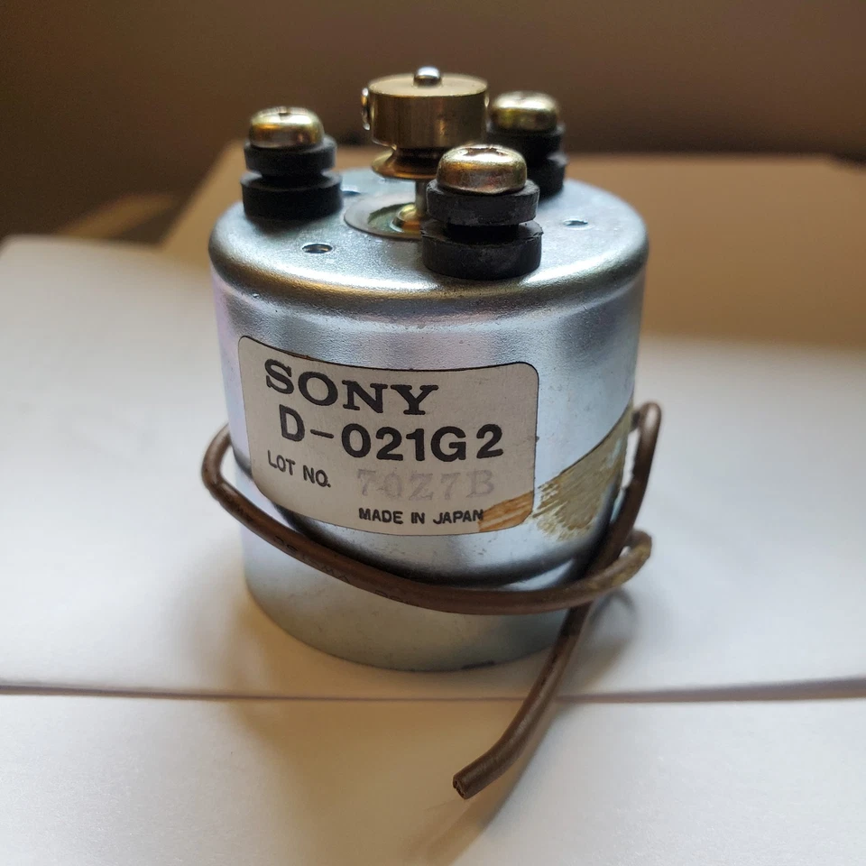 Motor SONY D-021G2 Original con Tornillos, Hecho en Japón Foto 1 de 1