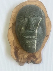 Vintage 1967 Inuit Soapstone Face Head Carving Wood Base Repulse Bay Nunavut - Picture 1 of 9