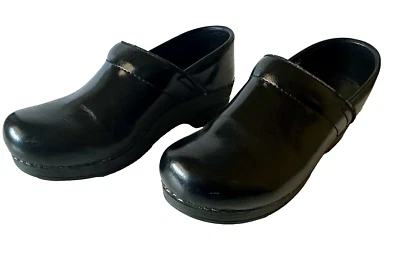 Black Sanita Pro Arch Support, Clogs, Closed Back, EU Size 39, US Size 8.5 - Image 1 of 4