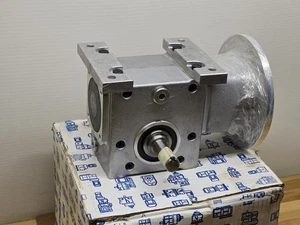 Cone Drive Speed Reducer, Gearbox, B03, 30:1 Ratio, .75" Shaft - Picture 1 of 8