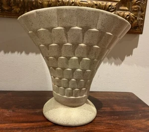 Lovely Vintage Textured Ceramic Cream And Gold Speckled Vase - Picture 1 of 10