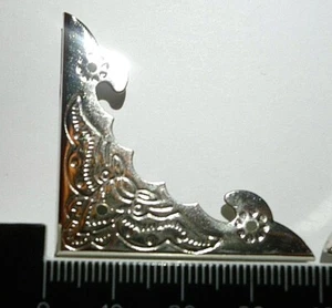 Pack of 16 Metal Case Corners Silver Finish 40mm Over Straight With Pins C031 - Picture 1 of 4