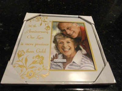 nuevo marco de fotos 50 aniversario 4" x 6" "Nuestro amor es más precioso que el oro" Foto 1 de 3