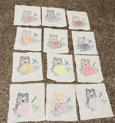 COLCHA VINTAGE BORDADA A MANO Gato Gatito Rosas 9x9 Rosa Amarillo Verde Púrpura Foto 1 de 4