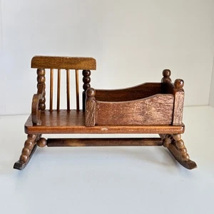Casa de muñecas miniatura niñera mecedora muebles juguete de madera - Imagen 1 de 6