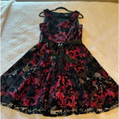 ¡Vestido de fiesta bellamente en capas! #romántico Foto 1 de 4