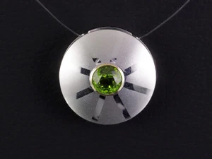Ciondolo peridoto unico circa 2,36 ct 750/- oro bianco - Foto 1 di 8