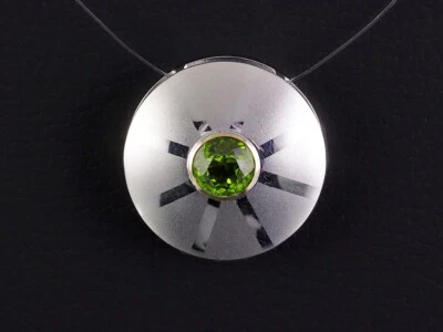 Einzigartiger Peridot Anhänger ca. 2,36ct    750/- Weißgold - Bild 1 von 4