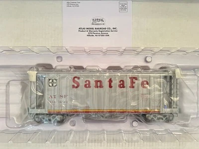 Atlas O Scale 3001046-2 40’ GATX Airside Hopper Santa Fe #310161 3-Rail - Image 1 of 4