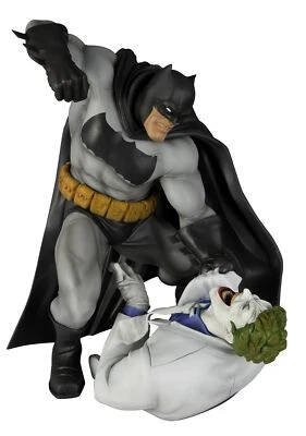 Estatua Dark Knight Returns Batman vs. Joker ARTFX Foto 1 de 4