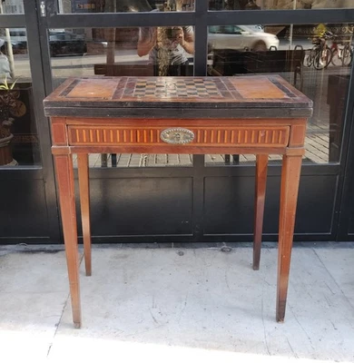 TABLE DE JEU ANCIENNE. STYLE CHARLES IV. BOIS MARQUETÉ. ESPAGNE. XVIII-XIXÈME - Photo 1/4