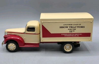 Liberty Classics 1942 Chevrolet Two-Tone Delivery Box Truck 1:32 Diecast - Image 1 of 4