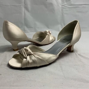 Stuart Weitzman Snookie 6.5 Ivory Satin Wedding Kitten Heels Peep Toe - Picture 1 of 12