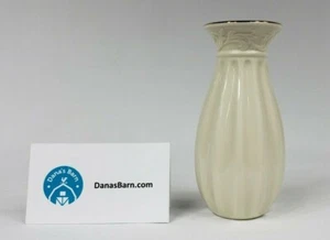 Jarrón de cogollo tallado de porcelana de marfil Lenox 5" con borde de oro 24K - Imagen 1 de 5
