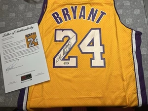 Signed Kobe Bryant LA Lakers jersey With Coa - Picture 1 of 2