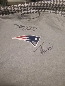 CAMISETA AUTOGRAFIADA DE LOS PATRIOTAS DE NUEVA INGLATERRA AARON HERNANDEZ ADAM VINATIERI - Imagen 1 de 4