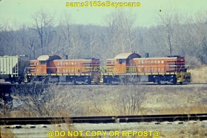 ORIGINAL SLIDE GENESSEE & WYOMING RR ALCO RS-1s 25-42 RETSOF NY 1985 NICE ACTION - Picture 1 of 1