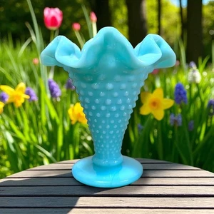 Vintage Fenton Pastel Turquoise Blue Hobnail Ruffled Fluted Mini Trumpet Vase - Picture 1 of 8