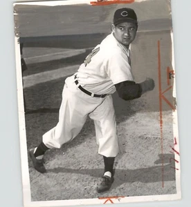 Jugador de béisbol Cleveland Indians Early Wynn foto de prensa 1954 vintage - Imagen 1 de 2
