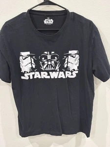 T-shirt ufficiale Star Wars Disneyland Darth Vader con Storm Troopers XL unisex - Foto 1 di 3