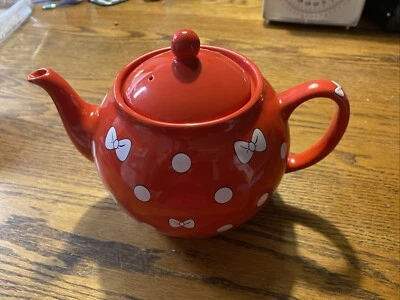 Arcos y lunares de cerámica roja/blanca de Minnie Mouse de los parques de Disney Foto 1 de 3