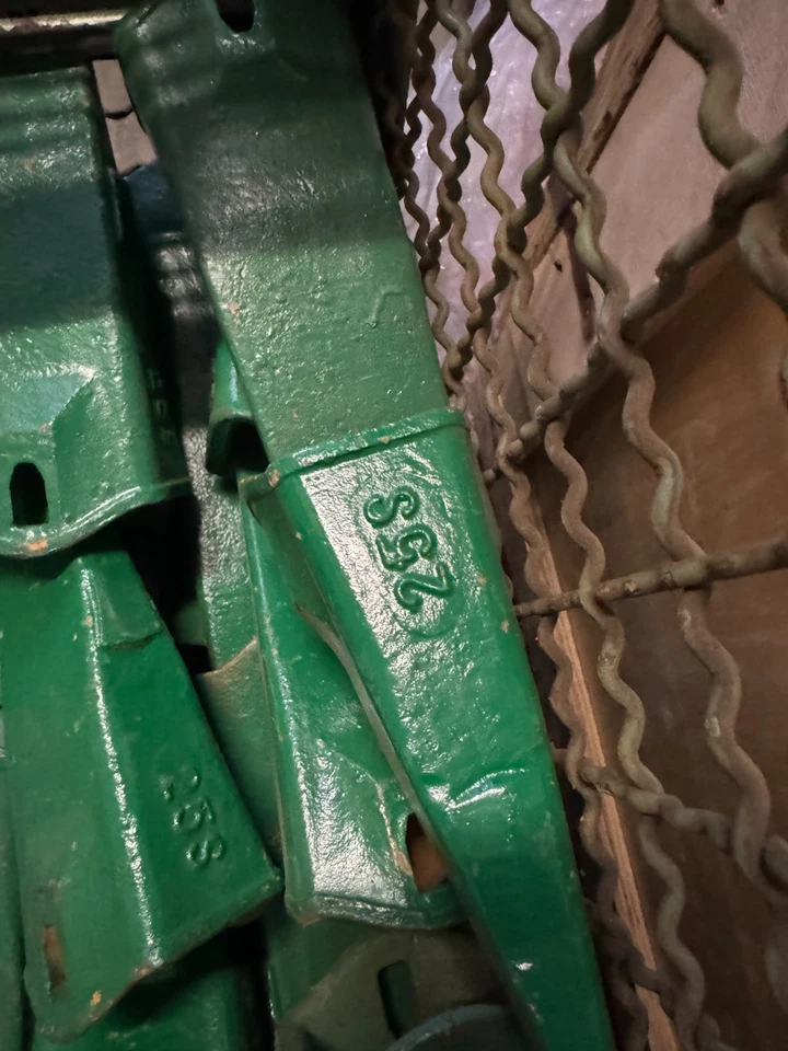 EXCAVADORA ESCO 25S DIENTES JOHN DEERE HITACHI Foto 1 de 1