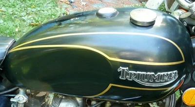 Triumph Bonneville Special - Tanque de gasolina - Incluye Petcocks, emblemas y accesorios de montaje Foto 1 de 4