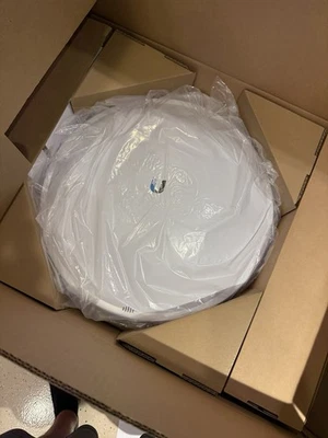2-PACK UBIQUITI NETWORKS PBE-5AC-500-US UISP AIRMAX POWERBEAM AC 5 GHZ AC BRIDGE - Image 1 of 2