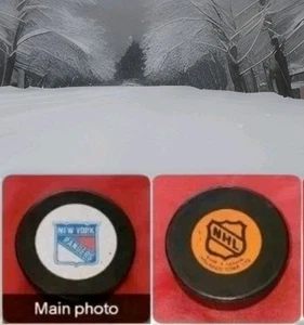 NEW YORK RANGERS INGLASCO VINTAGE ORANGE NHL SHIELD 🛡 🏒 PUCK Made In 🇨🇦 - Picture 1 of 14
