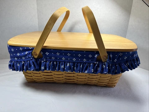Longaberger Hostess Yuletide Treasure Basket With Protector Liner and Wooden Lid Cover