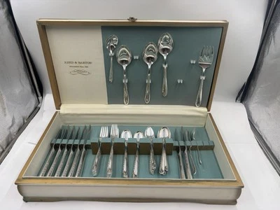 Juego de 55 piezas vintage de los años 50 Reed & Barton Blossom con estuche Foto 1 de 4