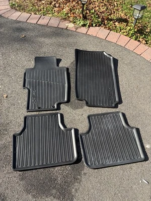 讴歌 TSX 2004-2008 Oem 脚垫套装黑色 — 第 1/2 张图片