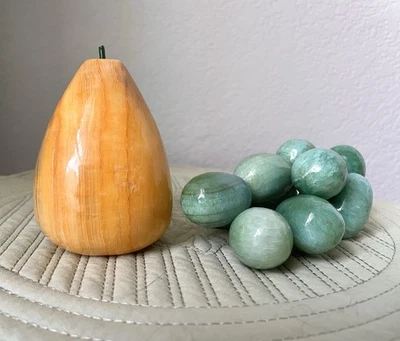Juego de frutas de piedra talladas italianas vintage pera de alabastro y uvas azul-verde Foto 1 de 4