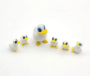 Macetas vintage de plástico pequeño familia de patos Hong Kong madre 5 bebés - Imagen 1 de 2