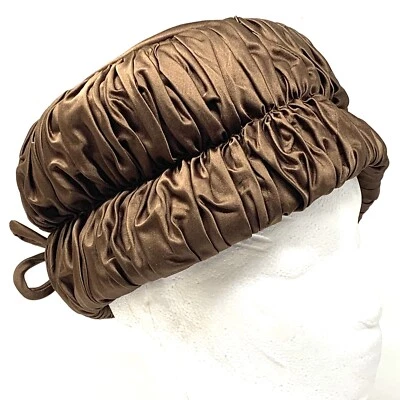 Sombrero de mujer de satén marrón bronce de colección MAISEL Foto 1 de 4