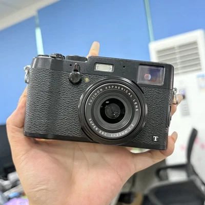 Fujifilm Fuji X100T 16.3MP APS-C X-Trans CMOS II Sensor 23mm f/2 Digital Camera - Image 1 of 4