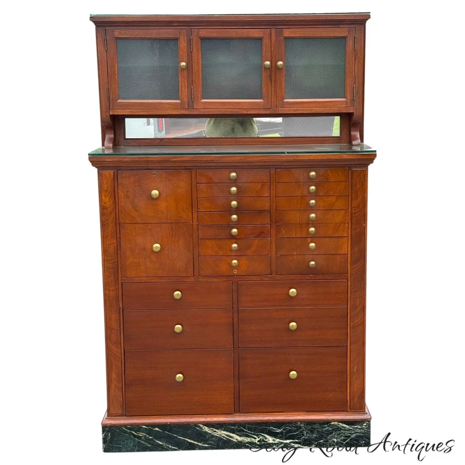 Antiguo gabinete de coleccionista de 22 cajones dental médico caoba mármol y vidrio 1930 Foto 1 de 4