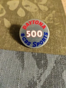 Daytona 500 CBS Sports Lapel Pin Race Fans - Picture 1 of 3
