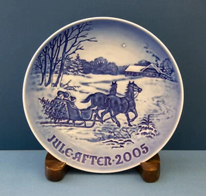 Bing & Grondahl (B&G) 2005 Christmas Plate, Bringing Home the Christmas Tree - Picture 1 of 2