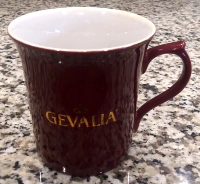 Taza de café GEVALIA 3,75” T roja con logotipo impreso dorado borde dorado excelente  Foto 1 de 4