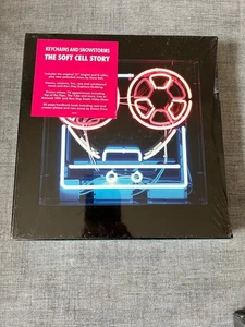 Schlüsselanhänger und Schneestürme - The Soft Cell Story Boxset 9 CD, 1 DVD NEU VERSIEGELT - Bild 1 von 3