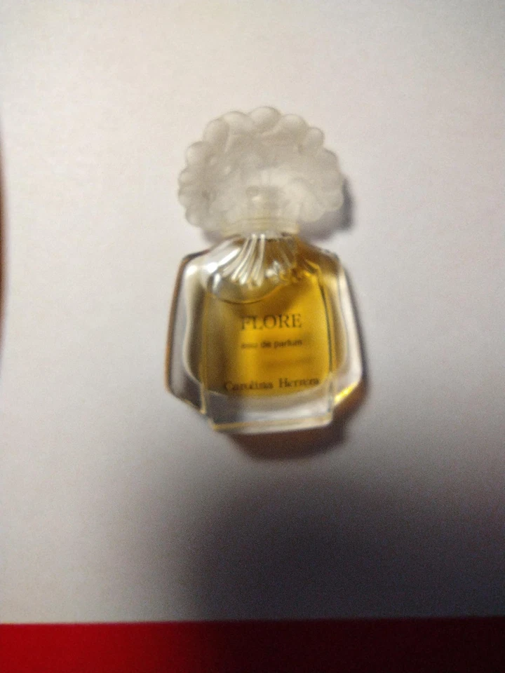 Carolina Herrera Flore 香水迷你香水瓶飞溅旅行样品 — 第 1/2 张图片