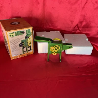 Ertl John Deere  Antique Corn Sheller 1/8 Scale #5060 - Image 1 of 4