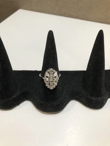 ANILLO CLUSTER VINTAGE PLATA ESTERLINA Y CIRCONITA TRANSPARENTE Y GRABADO TALLA 7,5" - Imagen 1 de 7