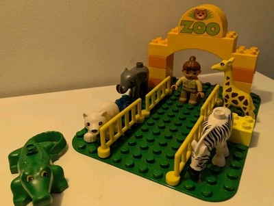 Lego DUPLO: At The Zoo Elephant Giraffe Polar Bear Crocodile Zebra - Image 1 of 4